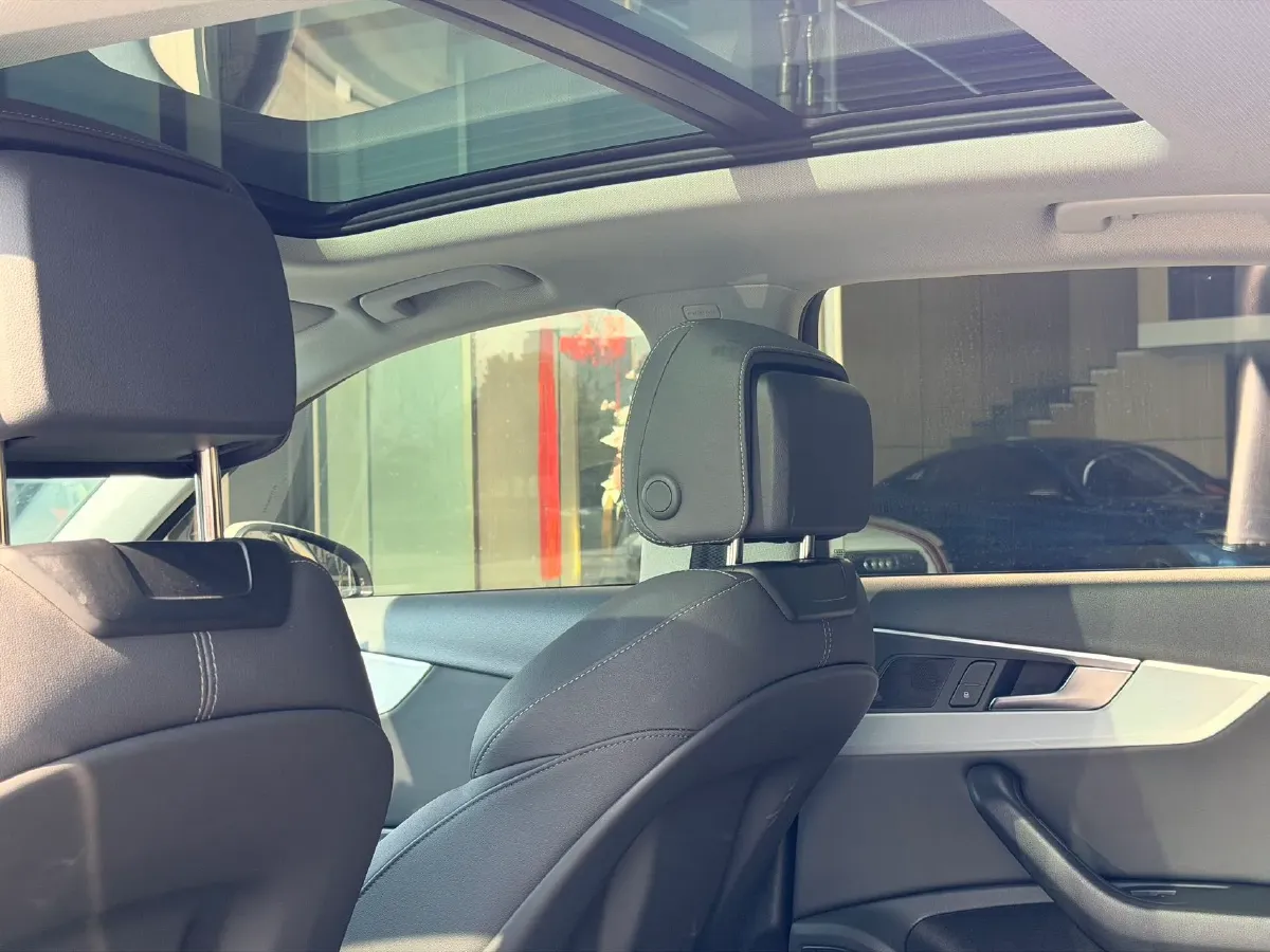 2022 Audi A4L 2.0T 190HP L4 7DCT,autocango,china used car exporter,china ev exporter,chinese used car exporter,chinese used ev exporter