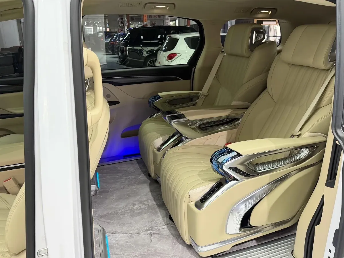 2022 Buick GL8 2.0T 237HP L4 9AT,autocango,china used car exporter,china ev exporter,chinese used car exporter,chinese used ev exporter