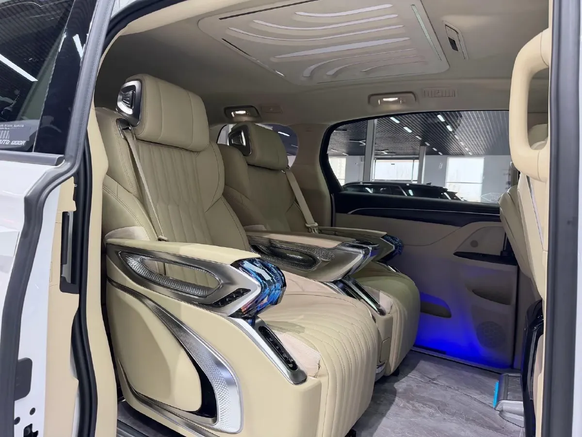 2022 Buick GL8 2.0T 237HP L4 9AT,autocango,china used car exporter,china ev exporter,chinese used car exporter,chinese used ev exporter