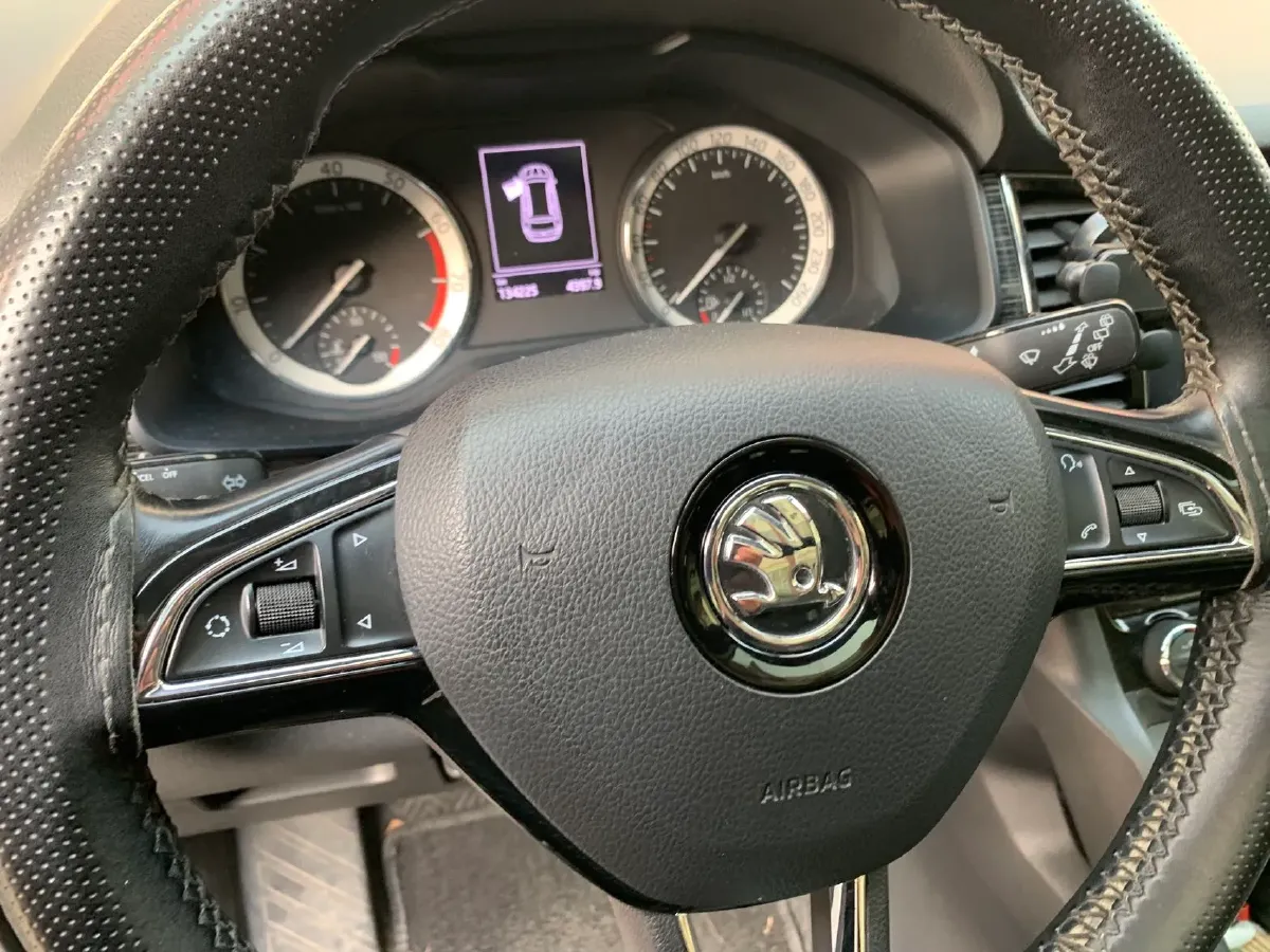 2017 Skoda Kodiak 1.8T 180HP L4 7DCT,autocango,china used car exporter,china ev exporter,chinese used car exporter,chinese used ev exporter