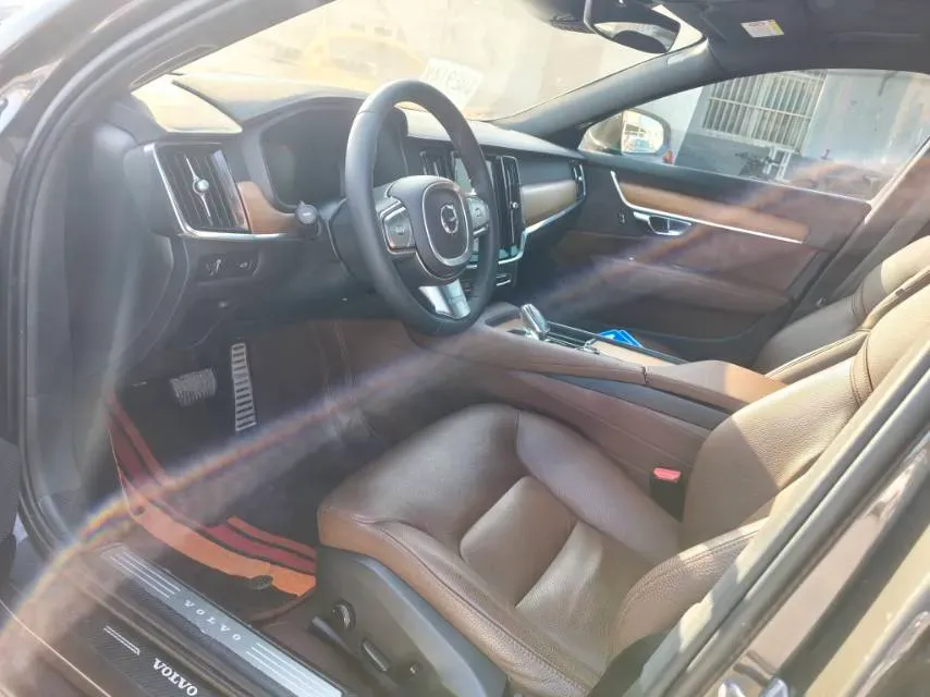 2021 Volvo S90 2.0T 250HP L4 8AT,autocango,china used car exporter,china ev exporter,chinese used car exporter,chinese used ev exporter