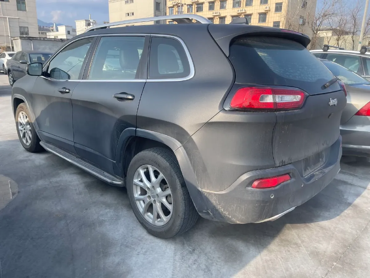 2017 Jeep Cherokee 2.0L 155HP L4 9AT,autocango,china used car exporter,china ev exporter,chinese used car exporter,chinese used ev exporter