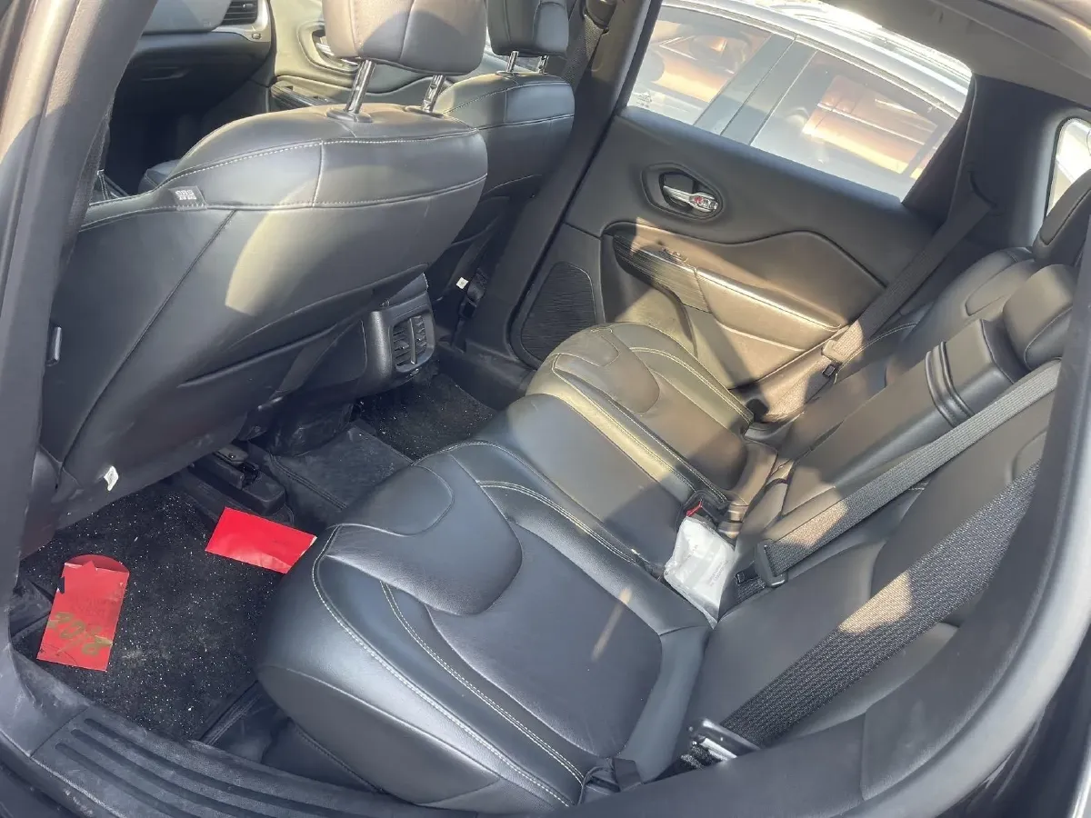 2017 Jeep Cherokee 2.0L 155HP L4 9AT,autocango,china used car exporter,china ev exporter,chinese used car exporter,chinese used ev exporter