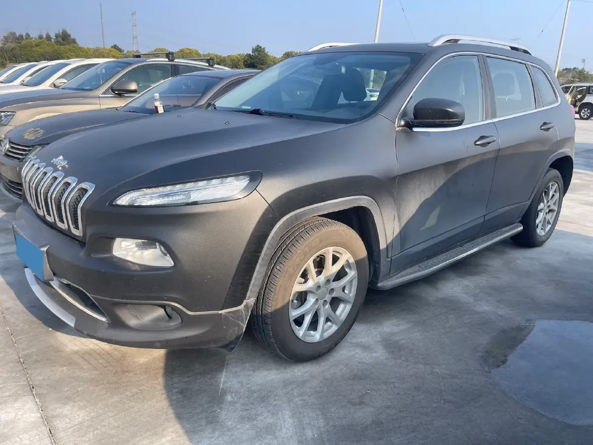 2017 Jeep Cherokee 2.0L 155HP L4 9AT,autocango,china used car exporter,china ev exporter,chinese used car exporter,chinese used ev exporter