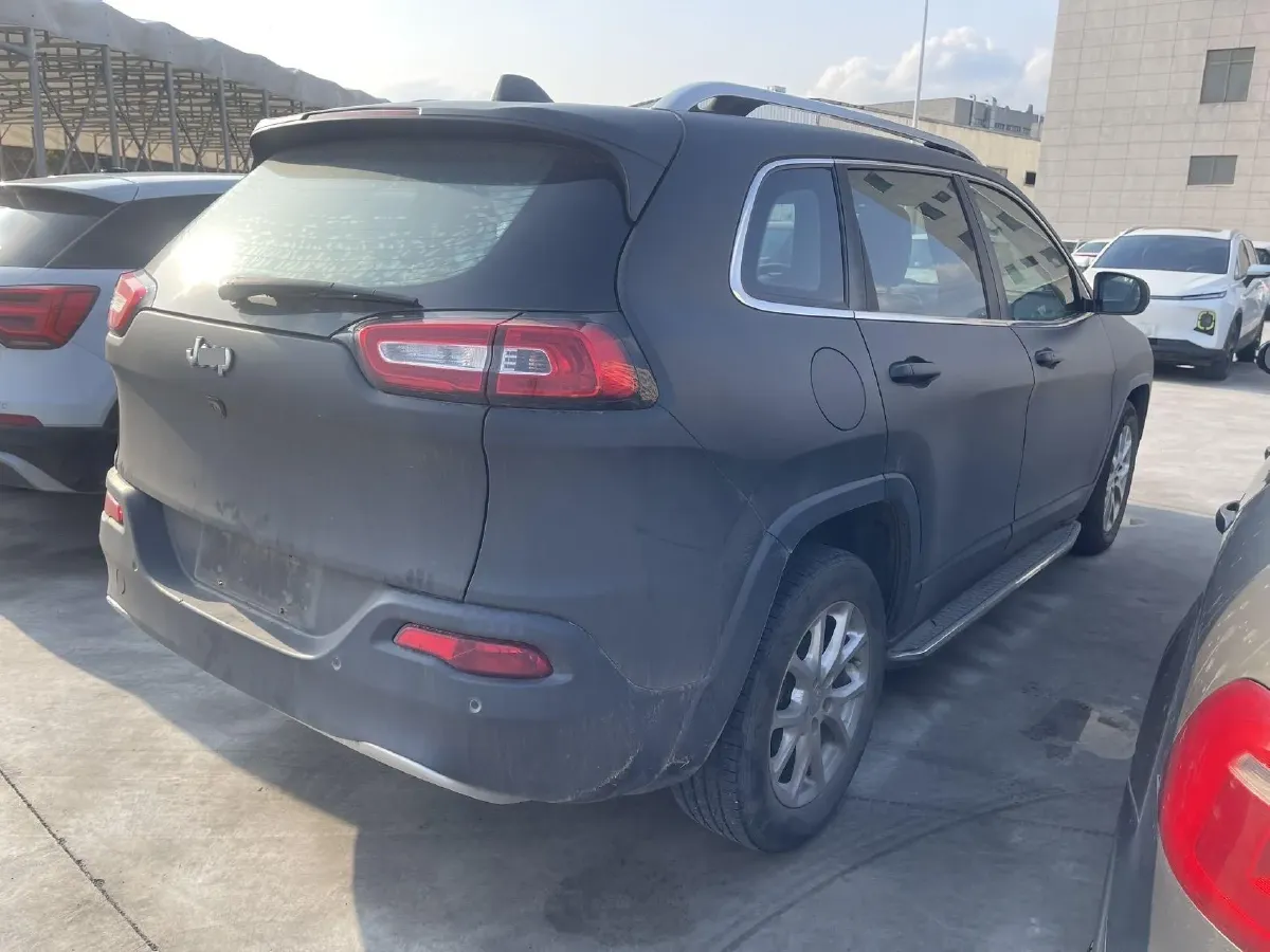 2017 Jeep Cherokee 2.0L 155HP L4 9AT,autocango,china used car exporter,china ev exporter,chinese used car exporter,chinese used ev exporter