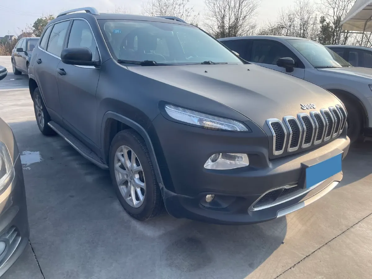 2017 Jeep Cherokee 2.0L 155HP L4 9AT,autocango,china used car exporter,china ev exporter,chinese used car exporter,chinese used ev exporter