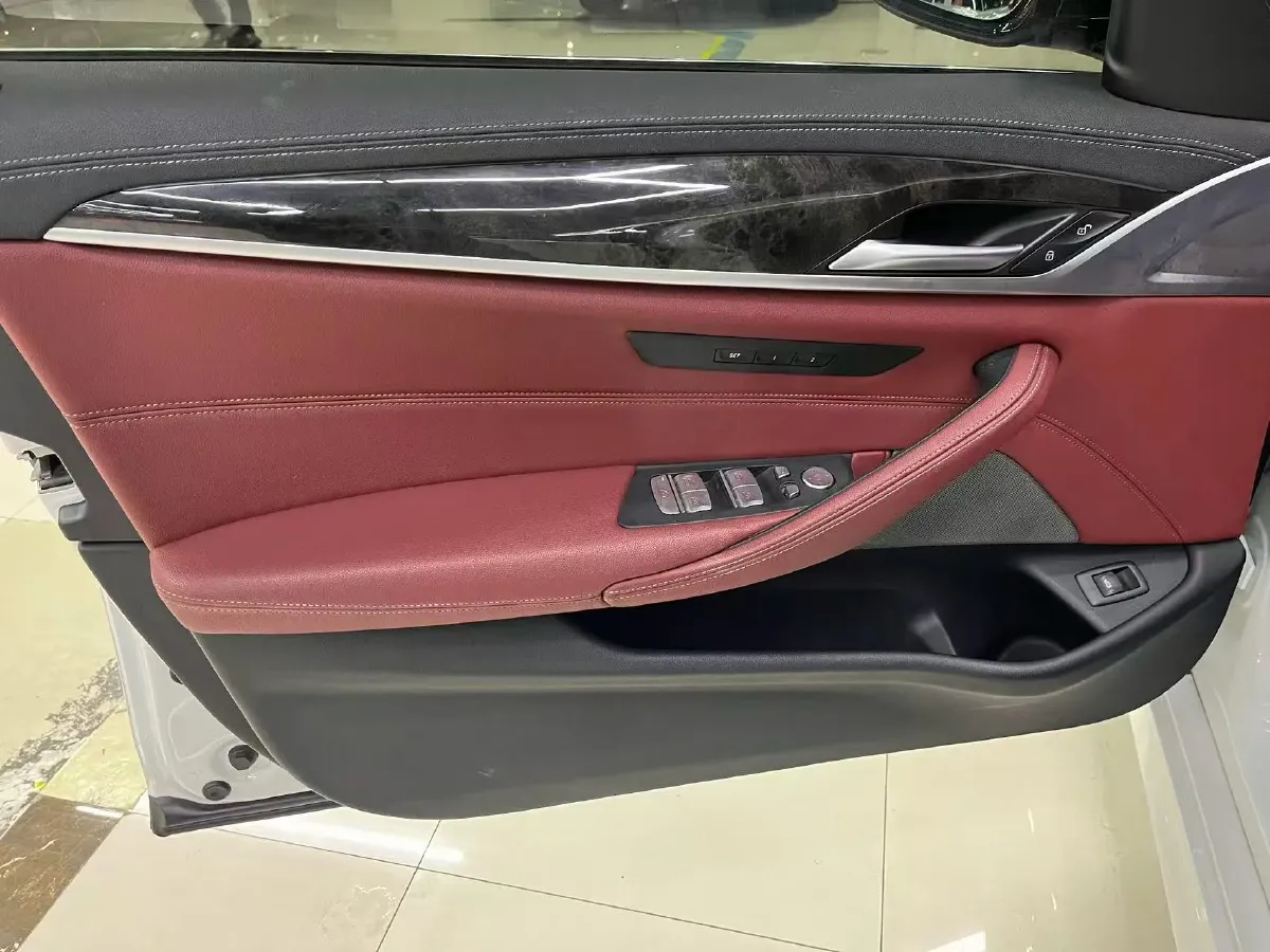 2021 BMW 5 Series 2.0T 184HP L4 8AT,autocango,china used car exporter,china ev exporter,chinese used car exporter,chinese used ev exporter