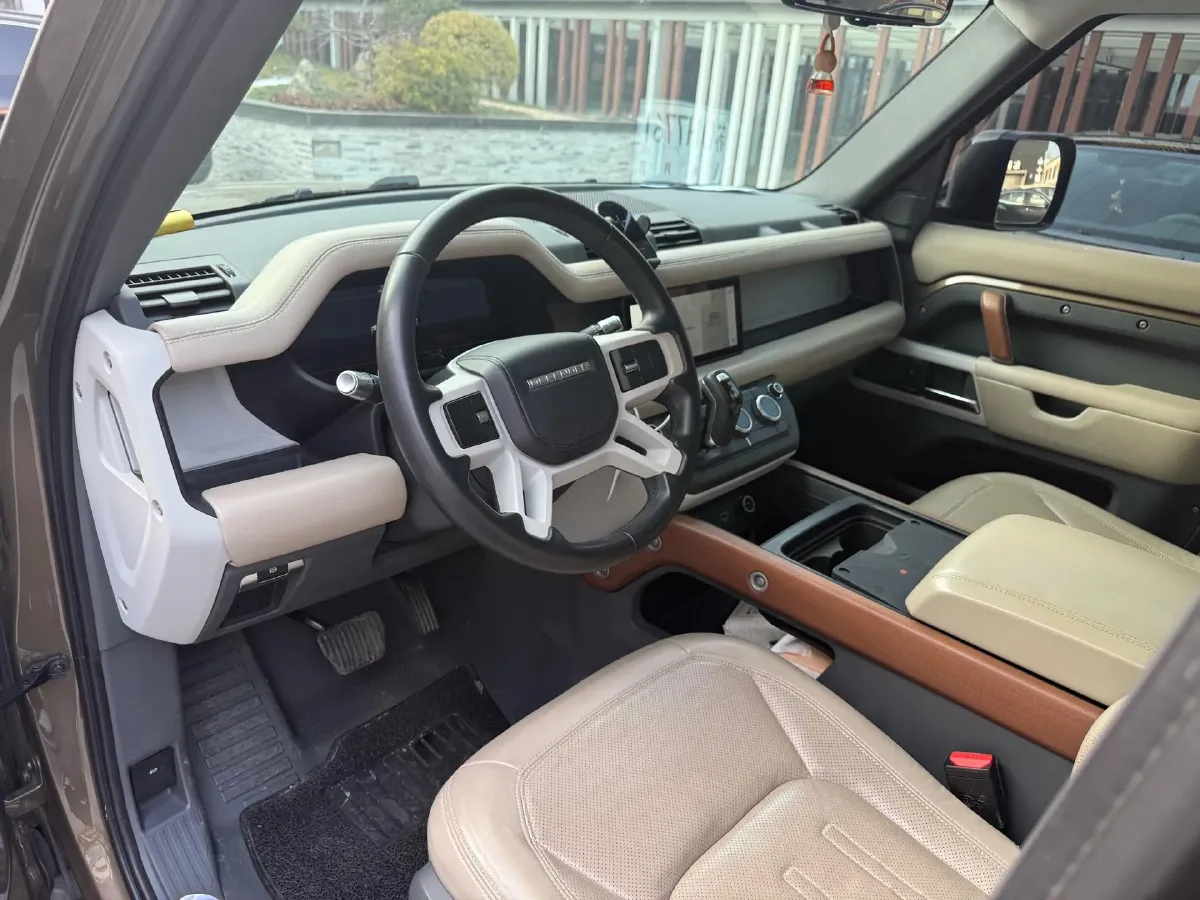 2020 Land Rover Defender 3.0T 400HP L6 8AT,autocango,china used car exporter,china ev exporter,chinese used car exporter,chinese used ev exporter