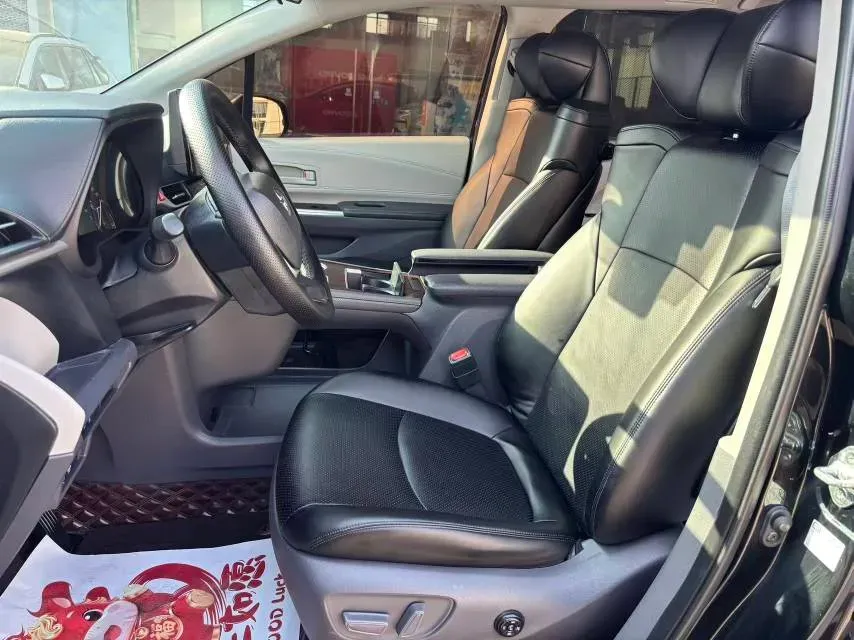 2023 Toyota Sienna 2.5L 189HP L4 E-CVT Hybrid,autocango,china used car exporter,china ev exporter,chinese used car exporter,chinese used ev exporter