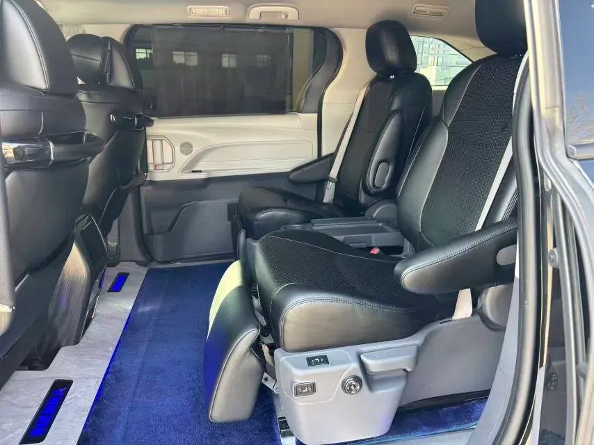 2023 Toyota Sienna 2.5L 189HP L4 E-CVT Hybrid,autocango,china used car exporter,china ev exporter,chinese used car exporter,chinese used ev exporter