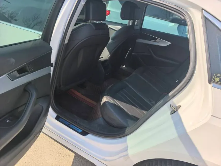 2022 Audi A4L 2.0T 190HP L4 7DCT,autocango,china used car exporter,china ev exporter,chinese used car exporter,chinese used ev exporter