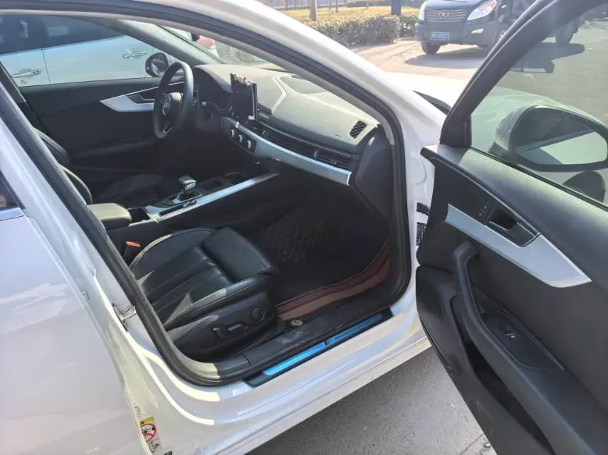 2022 Audi A4L 2.0T 190HP L4 7DCT,autocango,china used car exporter,china ev exporter,chinese used car exporter,chinese used ev exporter