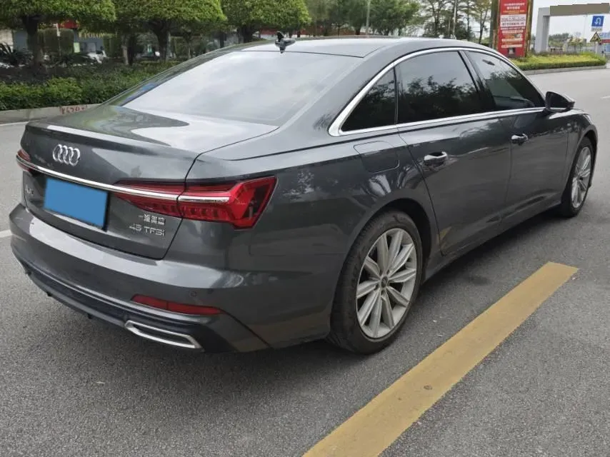 2022 Audi A6L 2.0T 224HP L4 7DCT,autocango,china used car exporter,china ev exporter,chinese used car exporter,chinese used ev exporter