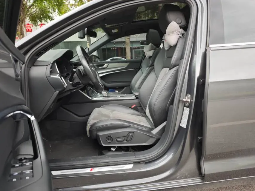 2022 Audi A6L 2.0T 224HP L4 7DCT,autocango,china used car exporter,china ev exporter,chinese used car exporter,chinese used ev exporter