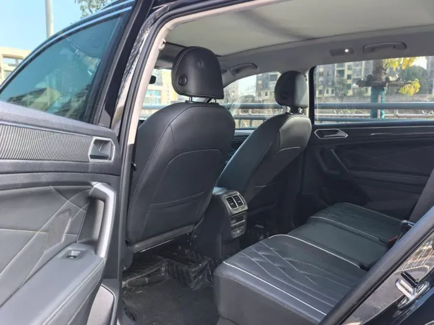 2024 Volkswagen Tiguan L 2.0T 186HP L4 7DCT,autocango,china used car exporter,china ev exporter,chinese used car exporter,chinese used ev exporter