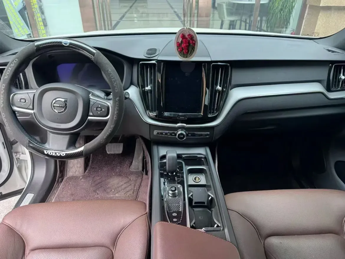 2024 Volvo XC60 2.0T 250HP L4 8AT,autocango,china used car exporter,china ev exporter,chinese used car exporter,chinese used ev exporter