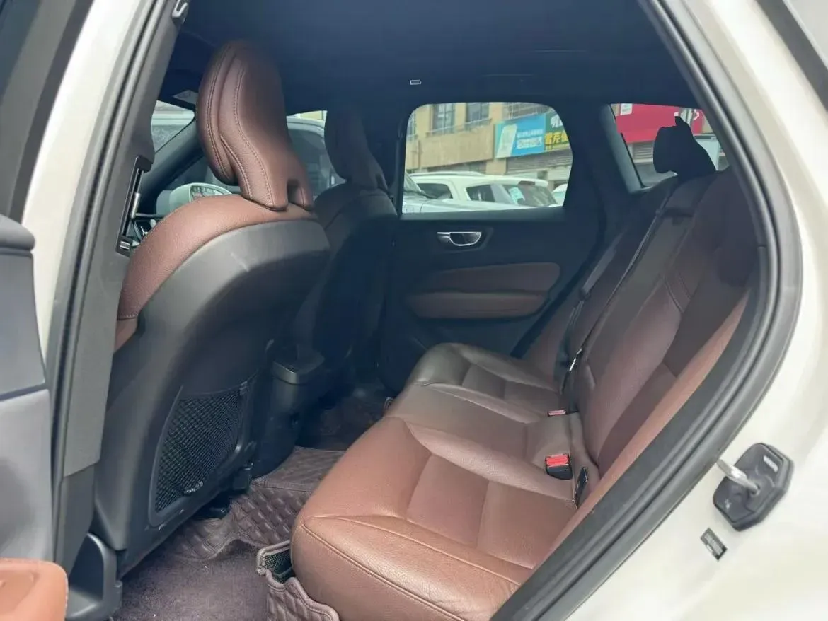 2024 Volvo XC60 2.0T 250HP L4 8AT,autocango,china used car exporter,china ev exporter,chinese used car exporter,chinese used ev exporter