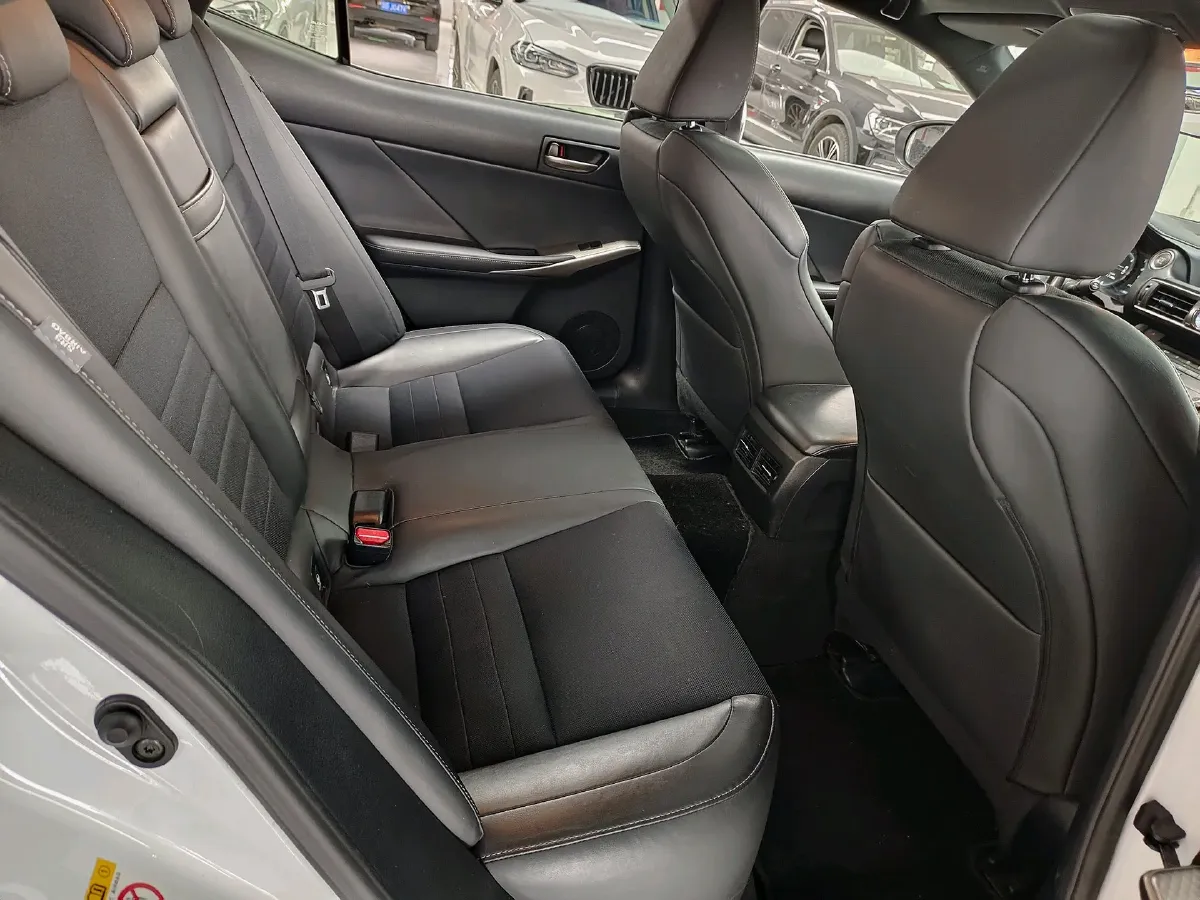 2017 Lexus IS 2.0T 245HP L4 8AT,autocango,china used car exporter,china ev exporter,chinese used car exporter,chinese used ev exporter