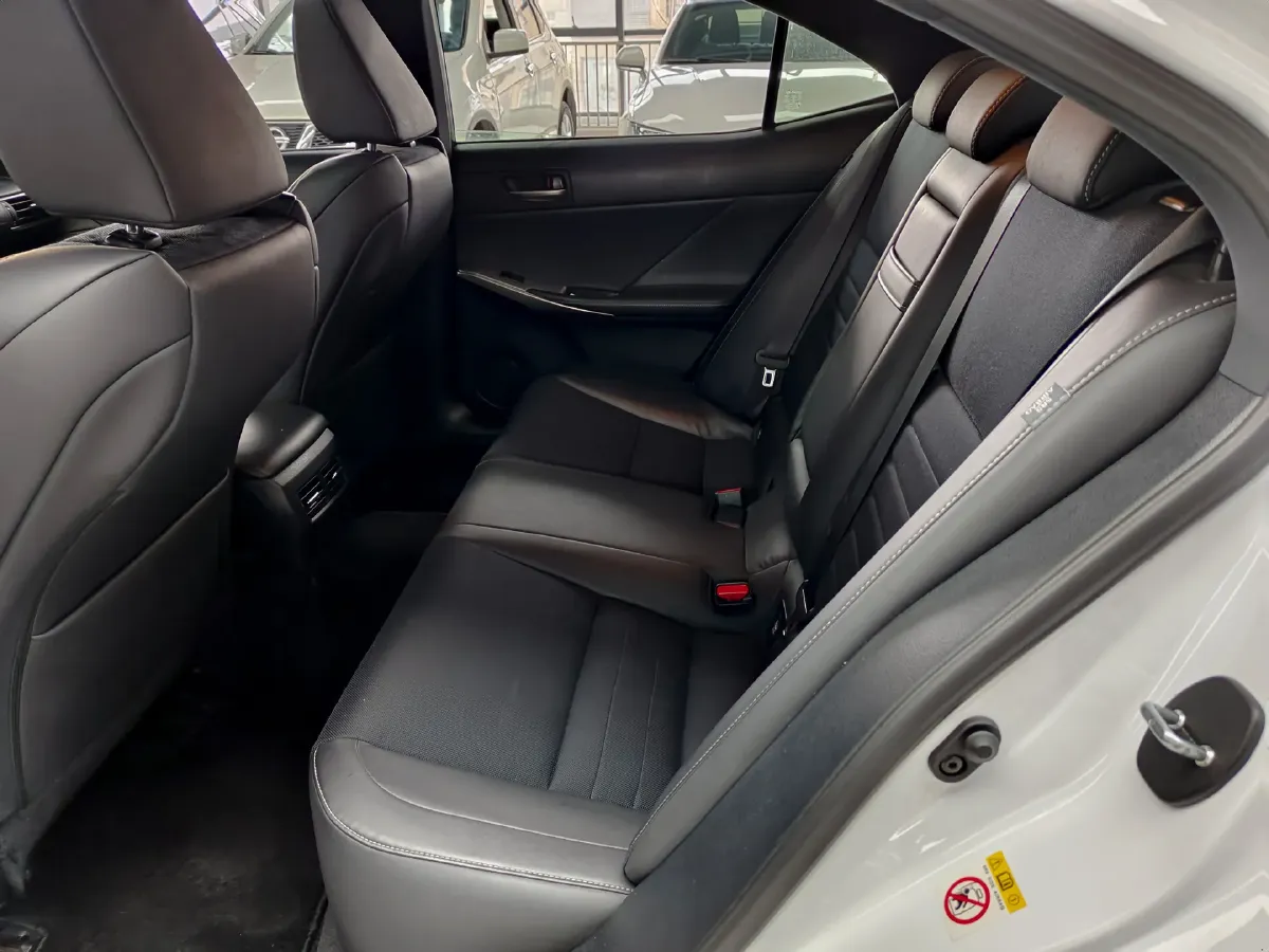 2017 Lexus IS 2.0T 245HP L4 8AT,autocango,china used car exporter,china ev exporter,chinese used car exporter,chinese used ev exporter