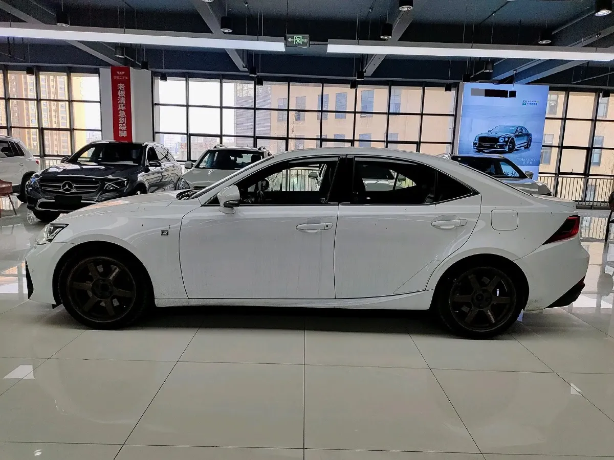 2017 Lexus IS 2.0T 245HP L4 8AT,autocango,china used car exporter,china ev exporter,chinese used car exporter,chinese used ev exporter