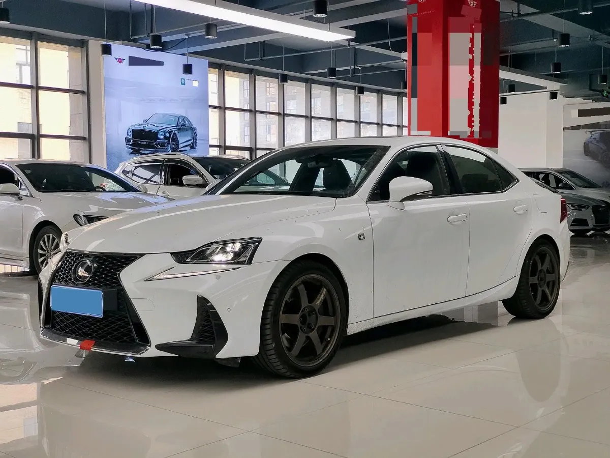 2017 Lexus IS 2.0T 245HP L4 8AT,autocango,china used car exporter,china ev exporter,chinese used car exporter,chinese used ev exporter