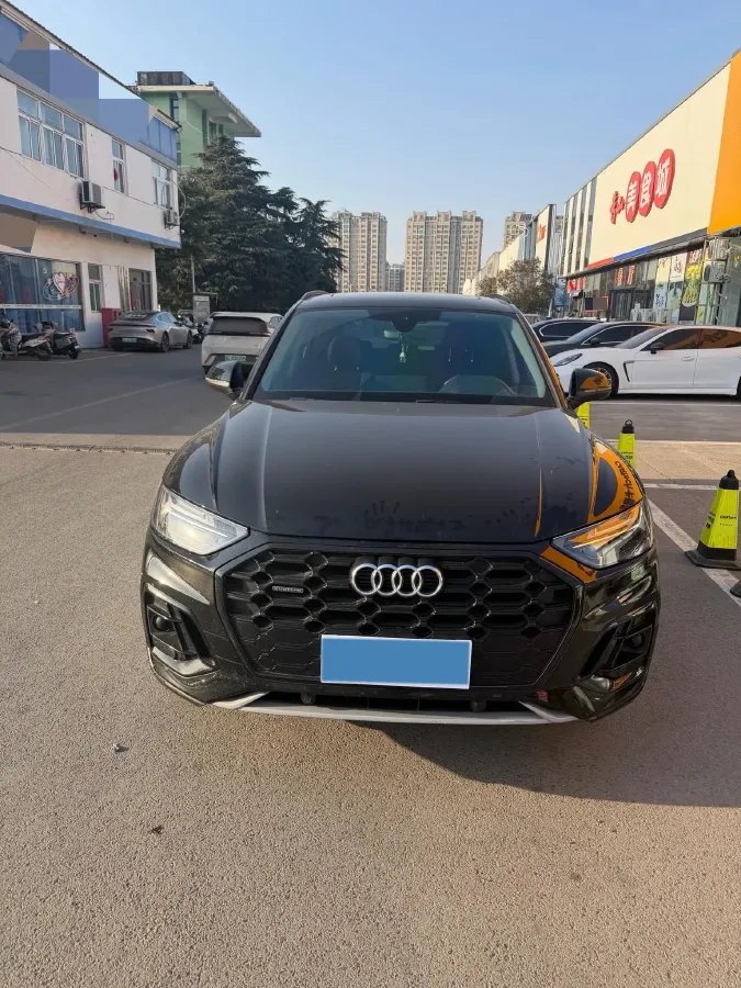 2022 Audi Q5L 2.0T 190HP L4 7DCT,autocango,china used car exporter,china ev exporter,chinese used car exporter,chinese used ev exporter