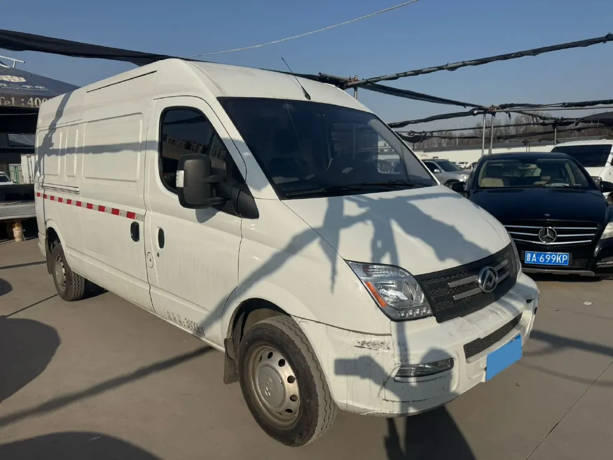 2023 MAXUS XinTu V80 2.0T 127HP L4 6MT,autocango,china used car exporter,china ev exporter,chinese used car exporter,chinese used ev exporter