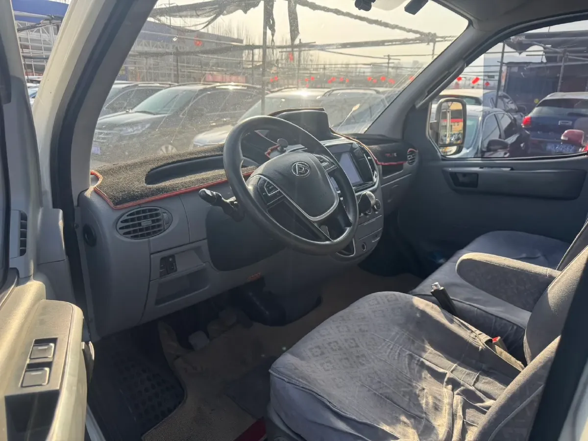 2023 MAXUS XinTu V80 2.0T 127HP L4 6MT,autocango,china used car exporter,china ev exporter,chinese used car exporter,chinese used ev exporter