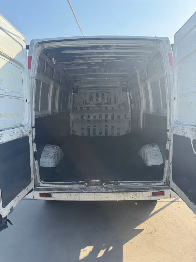 2023 MAXUS XinTu V80 2.0T 127HP L4 6MT,autocango,china used car exporter,china ev exporter,chinese used car exporter,chinese used ev exporter