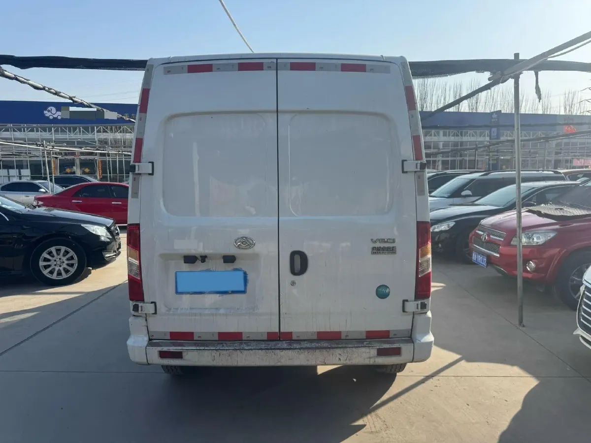 2023 MAXUS XinTu V80 2.0T 127HP L4 6MT,autocango,china used car exporter,china ev exporter,chinese used car exporter,chinese used ev exporter