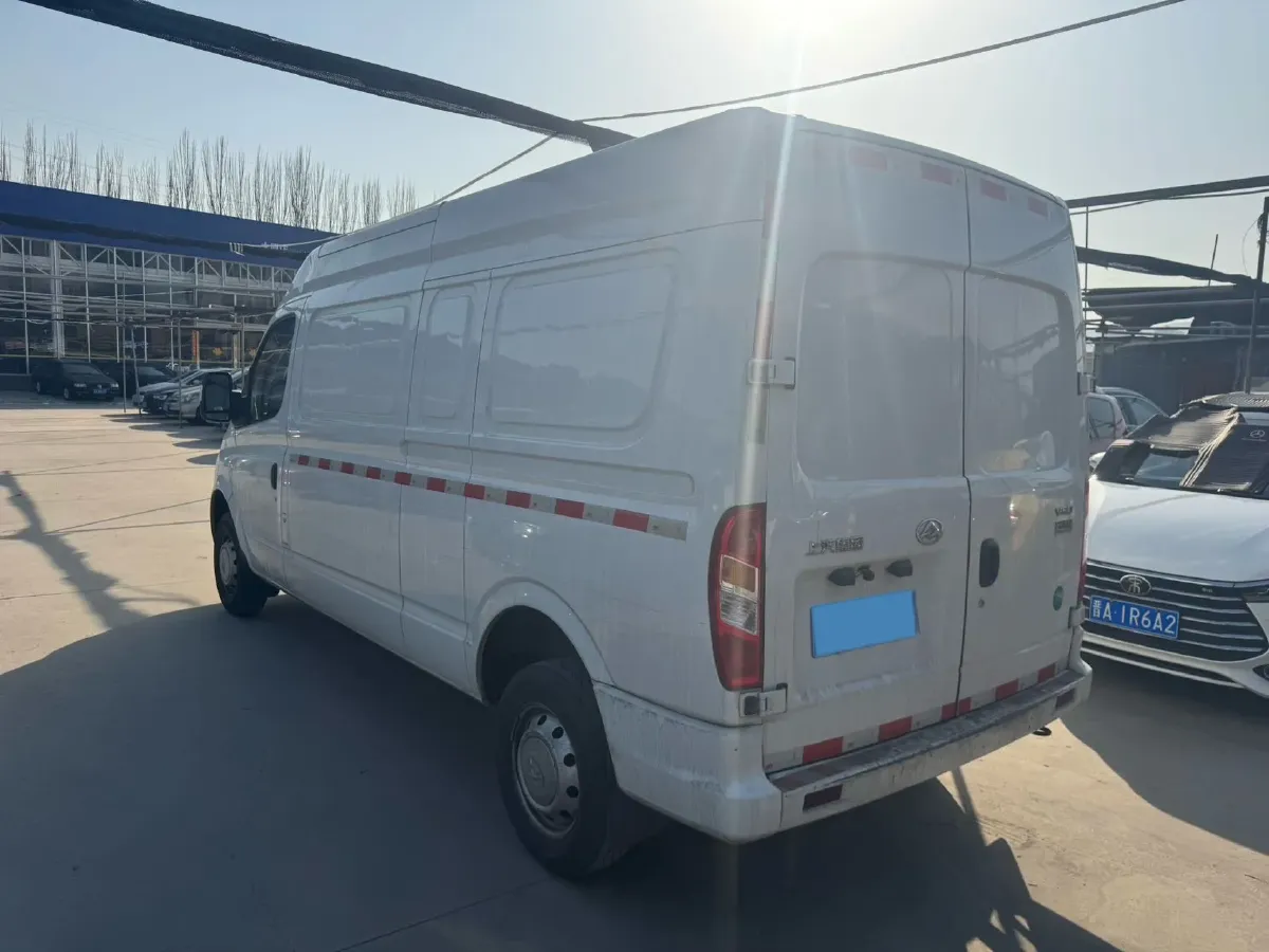 2023 MAXUS XinTu V80 2.0T 127HP L4 6MT,autocango,china used car exporter,china ev exporter,chinese used car exporter,chinese used ev exporter