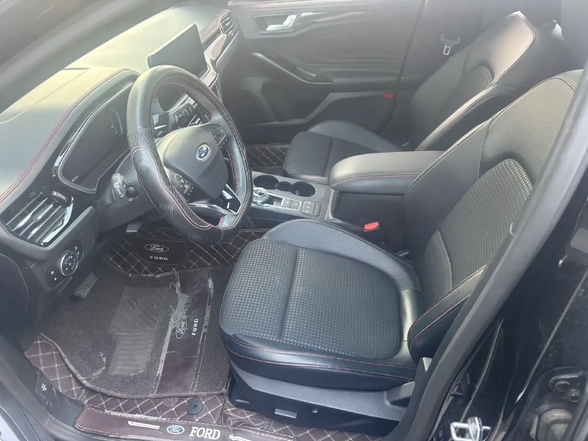 2021 Ford Focus 1.5T 174HP L3 8AT,autocango,china used car exporter,china ev exporter,chinese used car exporter,chinese used ev exporter