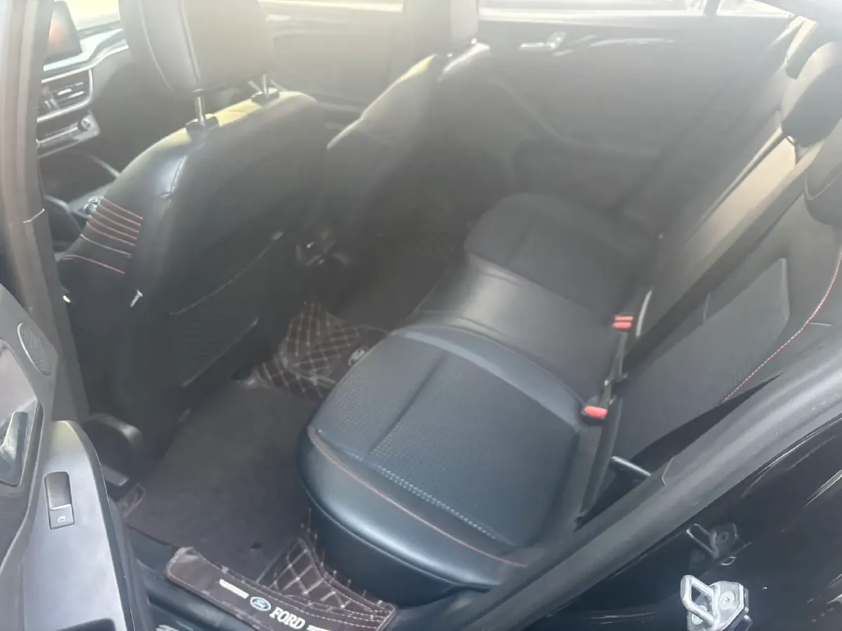 2021 Ford Focus 1.5T 174HP L3 8AT,autocango,china used car exporter,china ev exporter,chinese used car exporter,chinese used ev exporter
