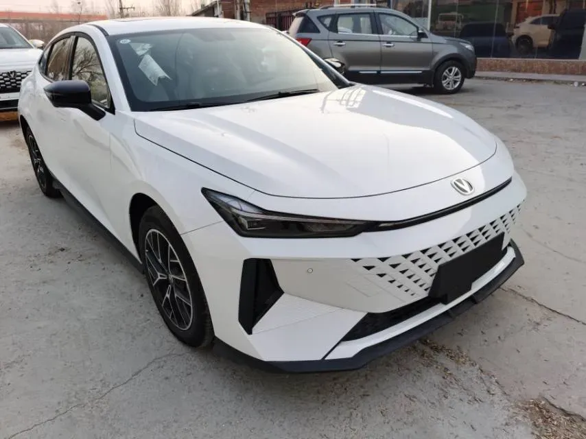 2024 ChangAn UNI-V iDD 1.5L 110HP L4 E-CVT PHEV 18.99KWH,autocango,china used car exporter,china ev exporter,chinese used car exporter,chinese used ev exporter