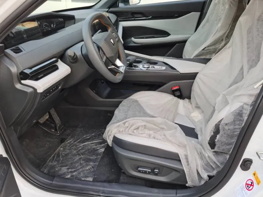 2024 ChangAn UNI-V iDD 1.5L 110HP L4 E-CVT PHEV 18.99KWH,autocango,china used car exporter,china ev exporter,chinese used car exporter,chinese used ev exporter