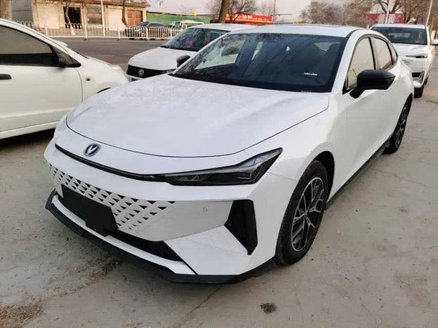 2024 ChangAn UNI-V iDD 1.5L 110HP L4 E-CVT PHEV 18.99KWH,autocango,china used car exporter,china ev exporter,chinese used car exporter,chinese used ev exporter