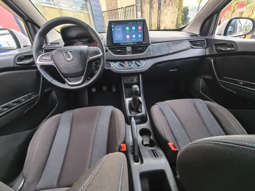 2016 BaoJun 310 1.2L 82HP L4 5MT,autocango,china used car exporter,china ev exporter,chinese used car exporter,chinese used ev exporter