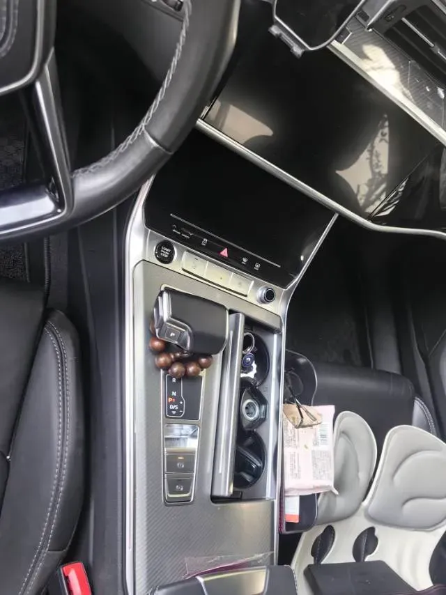 2022 Audi A6L 2.0T 190HP L4 7DCT,autocango,china used car exporter,china ev exporter,chinese used car exporter,chinese used ev exporter