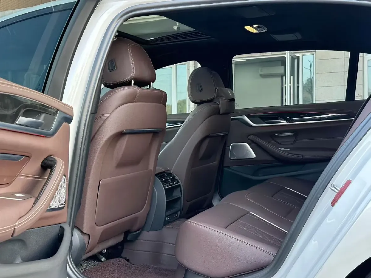 2022 BMW 5 Series 2.0T 184HP L4 8AT,autocango,china used car exporter,china ev exporter,chinese used car exporter,chinese used ev exporter