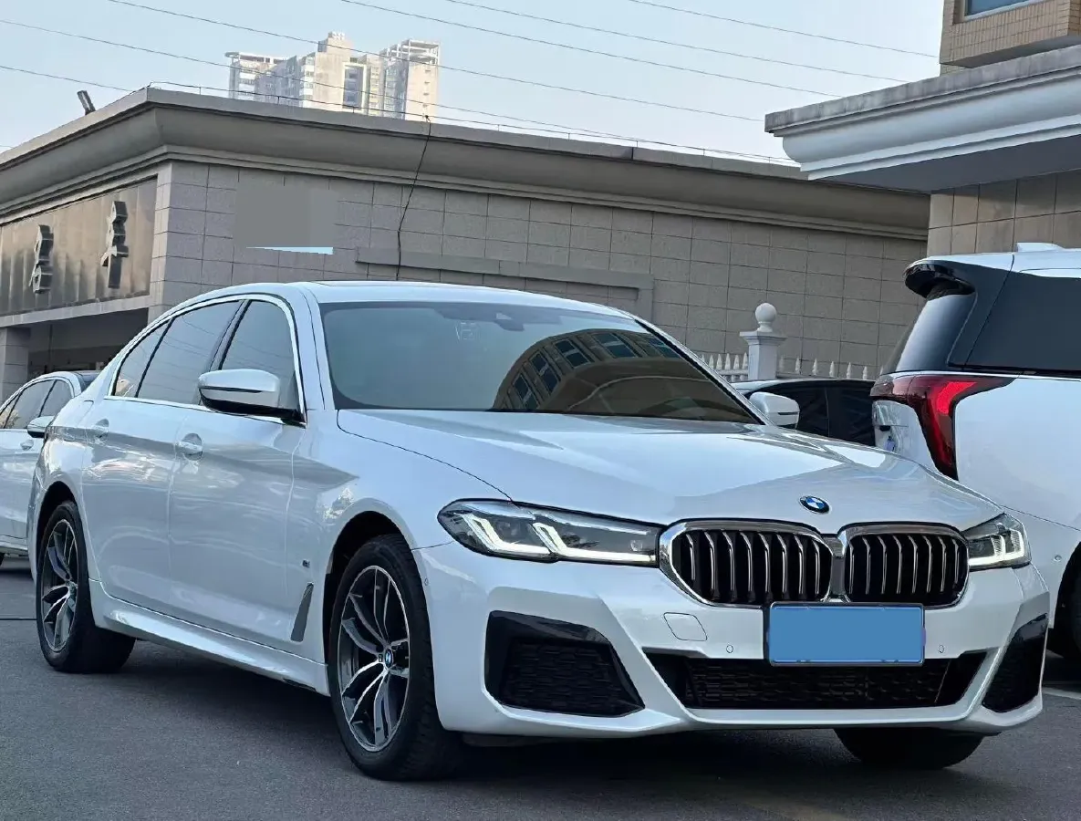 2022 BMW 5 Series 2.0T 184HP L4 8AT,autocango,china used car exporter,china ev exporter,chinese used car exporter,chinese used ev exporter