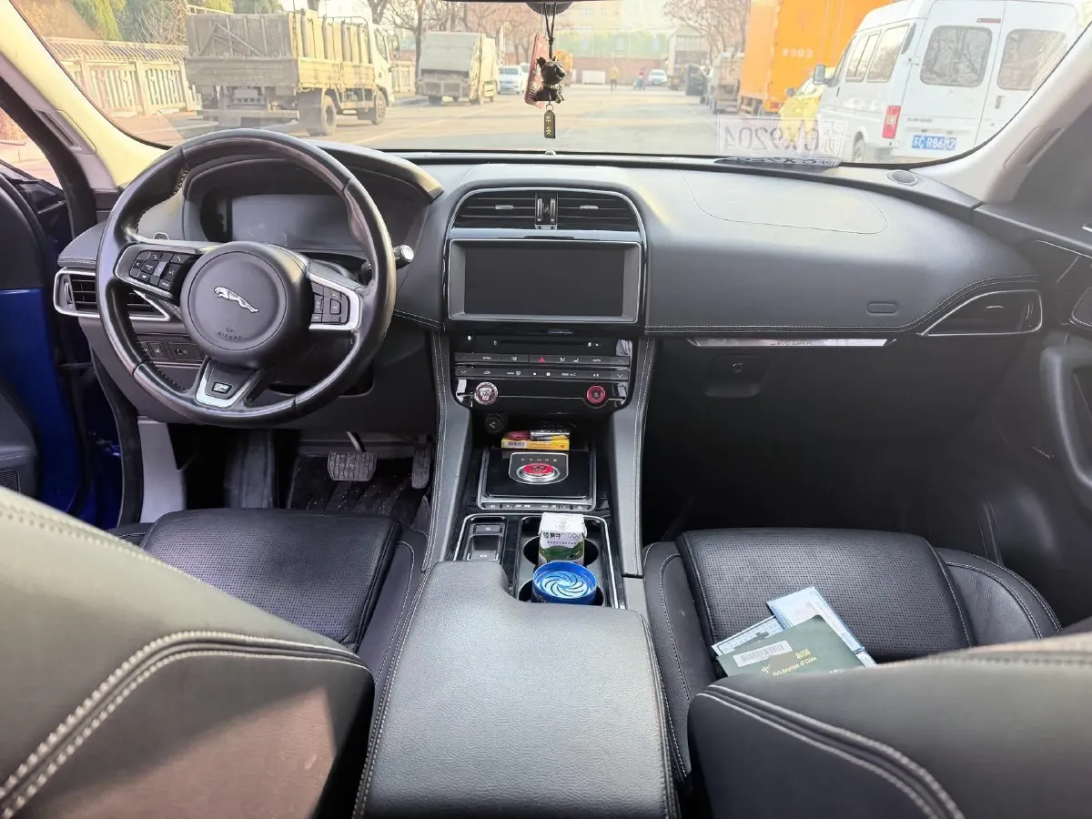 2018 Jaguar F-PACE 2.0T 250HP L4 8AT,autocango,china used car exporter,china ev exporter,chinese used car exporter,chinese used ev exporter