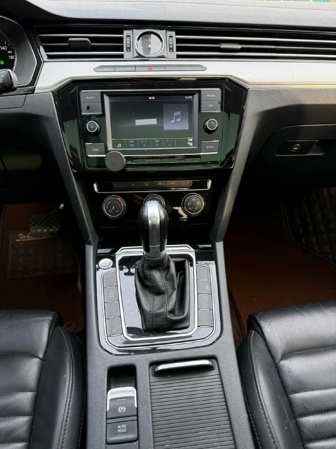 2018 Volkswagen Magotan 1.8T 180HP L4 7DCT,autocango,china used car exporter,china ev exporter,chinese used car exporter,chinese used ev exporter