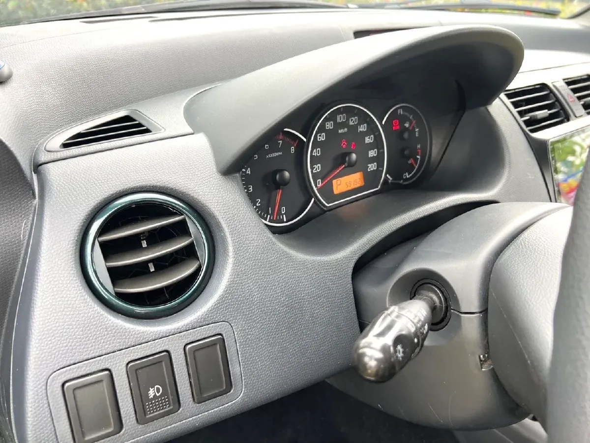 2015 Suzuki Swift 1.5L 103HP L4 4AT,autocango,china used car exporter,china ev exporter,chinese used car exporter,chinese used ev exporter