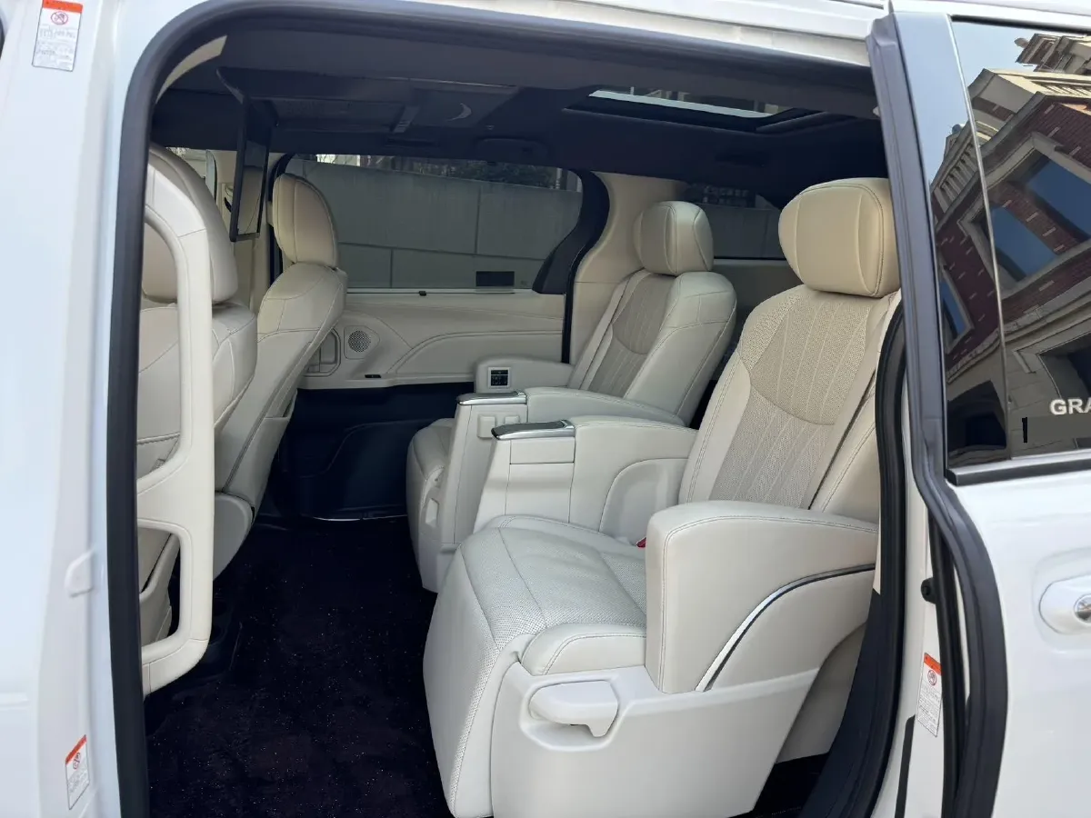 2024 Toyota Granvia 2.5L 189HP L4 E-CVT Hybrid,autocango,china used car exporter,china ev exporter,chinese used car exporter,chinese used ev exporter