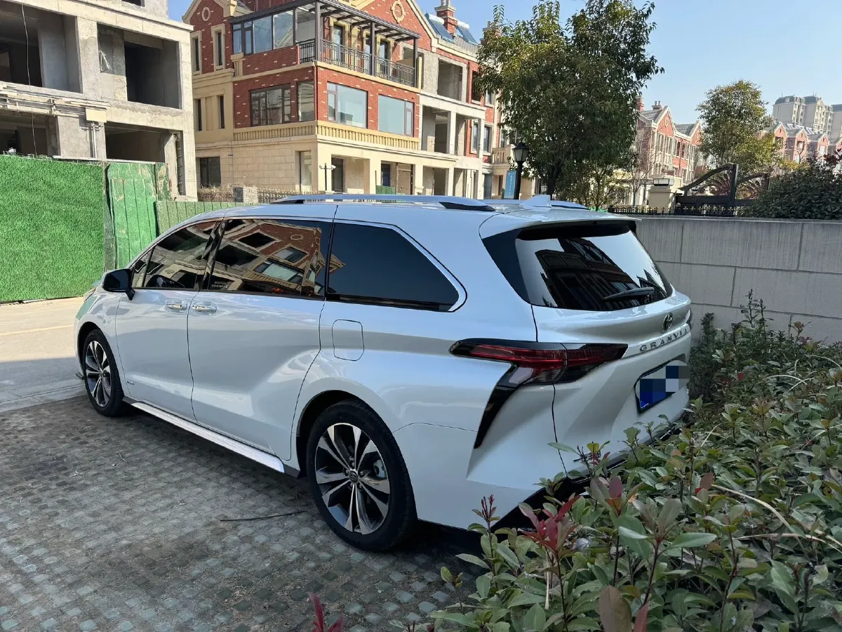 2024 Toyota Granvia 2.5L 189HP L4 E-CVT Hybrid,autocango,china used car exporter,china ev exporter,chinese used car exporter,chinese used ev exporter