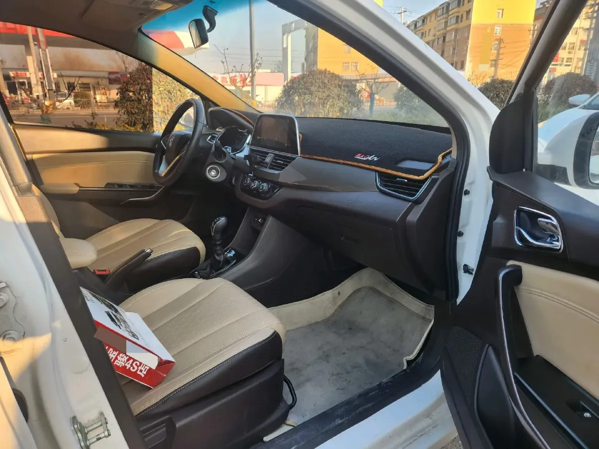 2017 BaoJun 310W 1.5L 112HP L4 6MT,autocango,china used car exporter,china ev exporter,chinese used car exporter,chinese used ev exporter