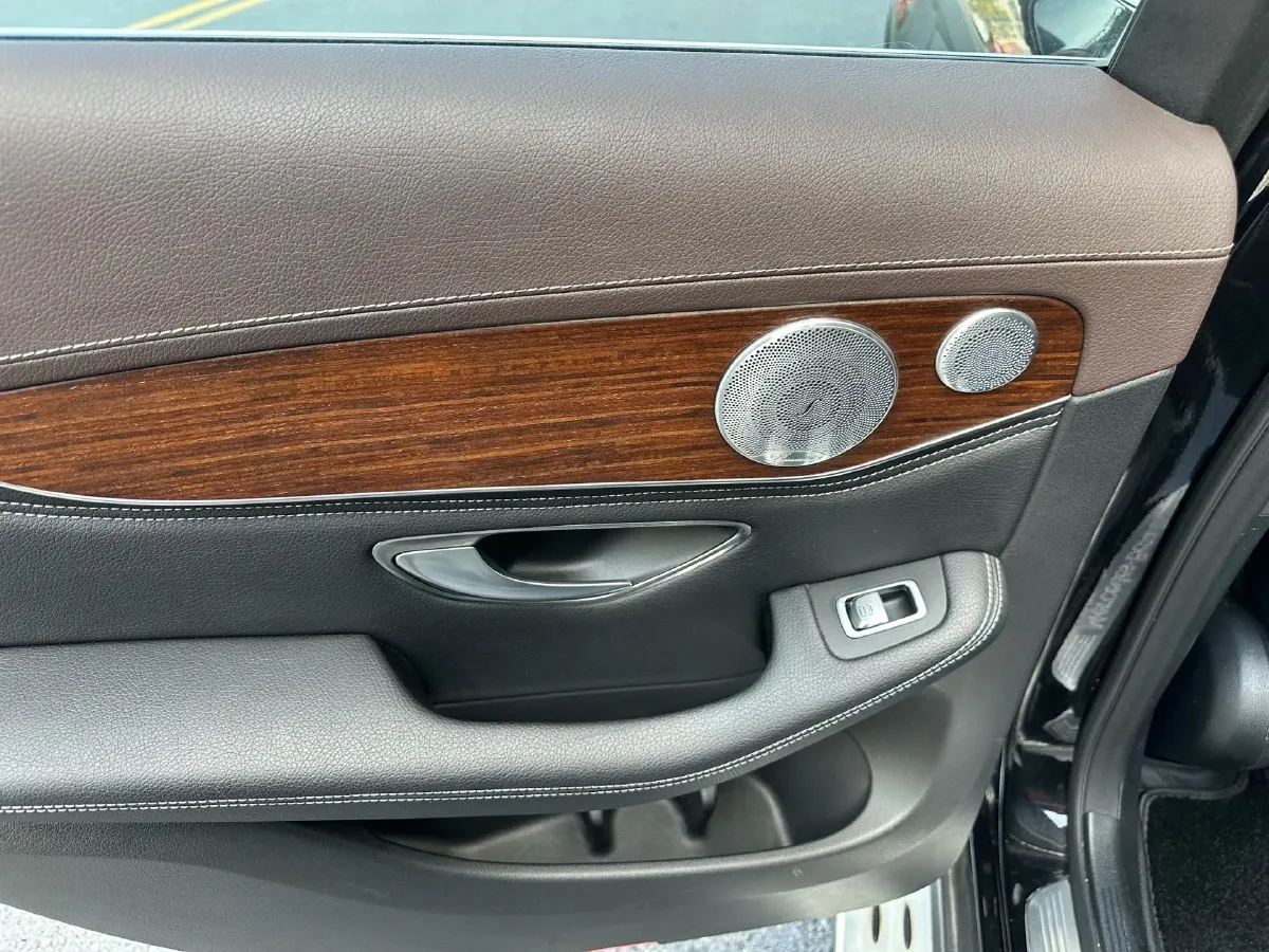 2020 Mercedes-Benz GLC Class 2.0T 258HP L4 9AT,autocango,china used car exporter,china ev exporter,chinese used car exporter,chinese used ev exporter