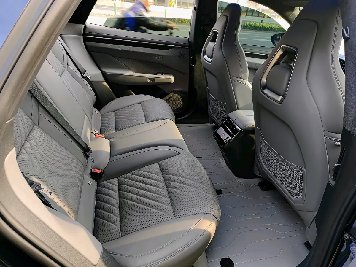 2025 Zeekr 001 BEV 100KWH,autocango,china used car exporter,china ev exporter,chinese used car exporter,chinese used ev exporter