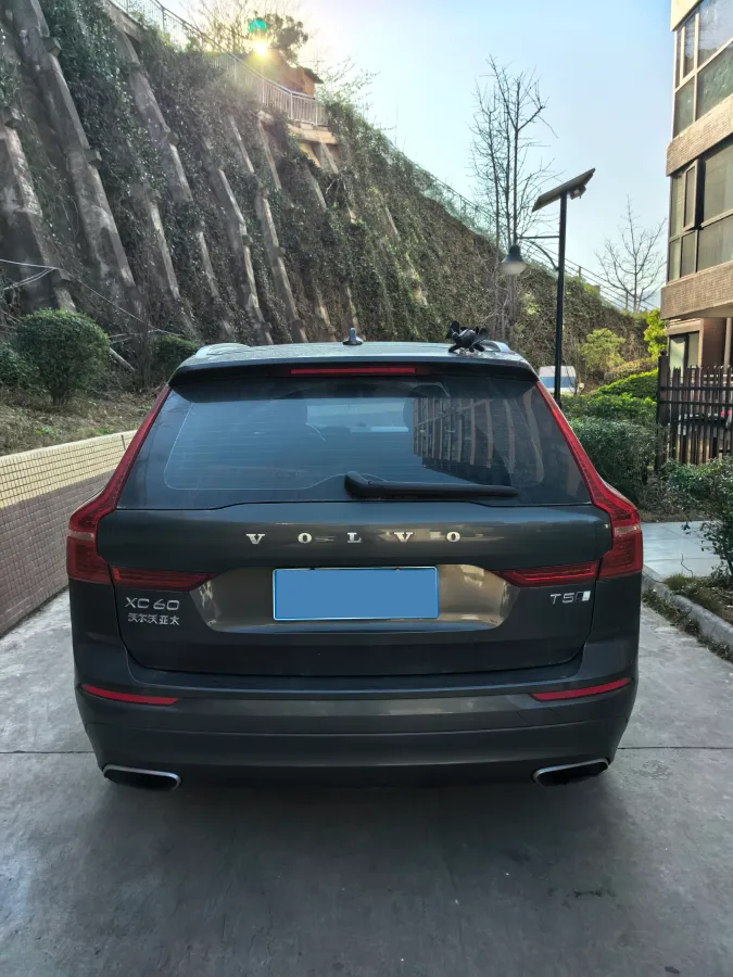 2018 Volvo XC60 2.0T 254HP L4 8AT,autocango,china used car exporter,china ev exporter,chinese used car exporter,chinese used ev exporter