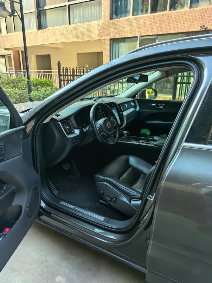 2018 Volvo XC60 2.0T 254HP L4 8AT,autocango,china used car exporter,china ev exporter,chinese used car exporter,chinese used ev exporter